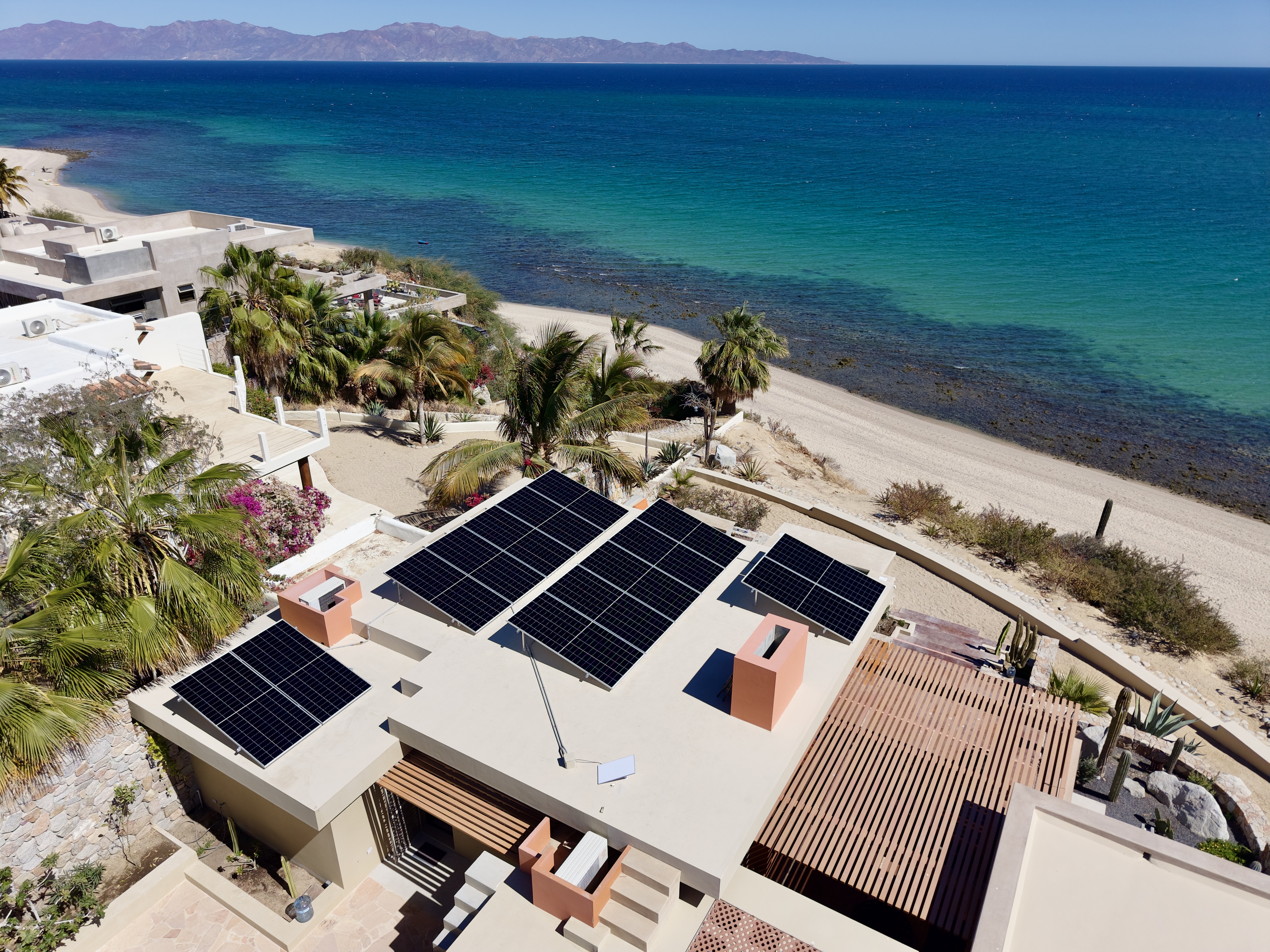 Sistema solar autónomo con baterías de litio en zona rural BCS